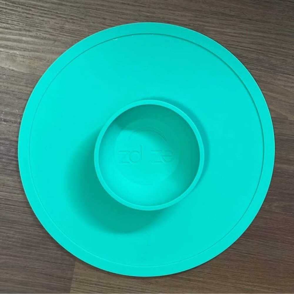 EZPZ silicone feeding mat and bowl